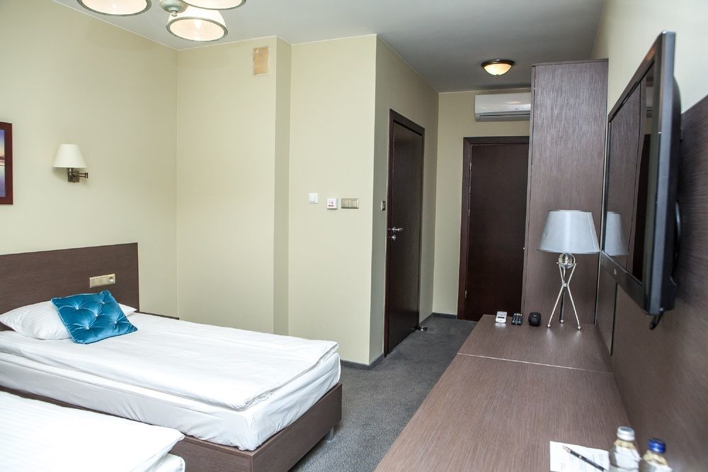 Hotel Sokolowska Airport Modlin Nowy Dwór Mazowiecki Εξωτερικό φωτογραφία