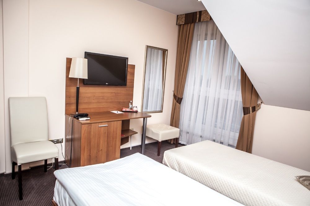 Hotel Sokolowska Airport Modlin Nowy Dwór Mazowiecki Εξωτερικό φωτογραφία